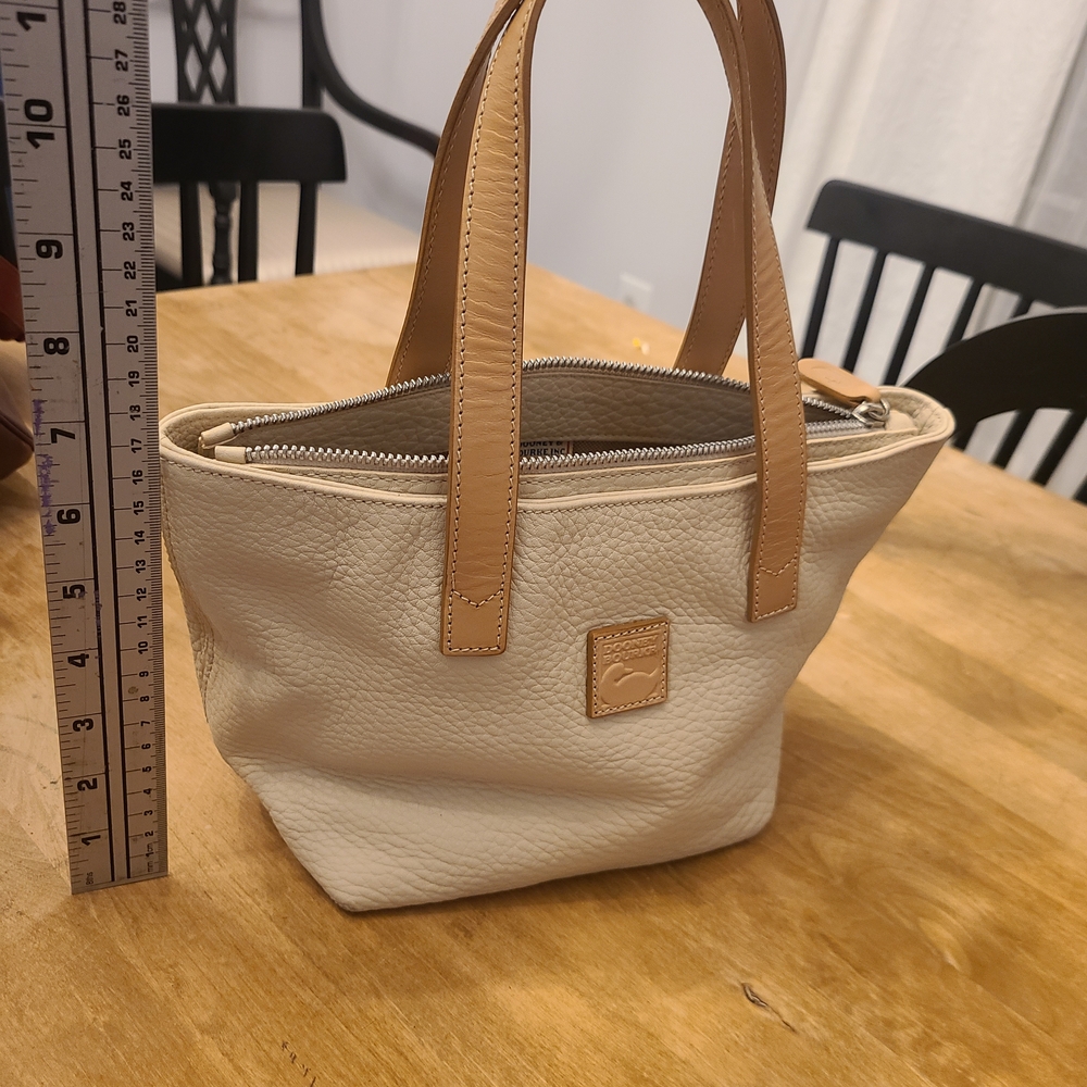 Vintage Dooney & Bourke Cream Tote with Tan Handles - Picture 7 of 7